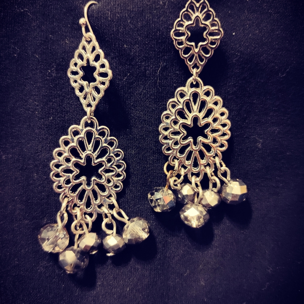 Assorted earrings - Picture 10 of 11